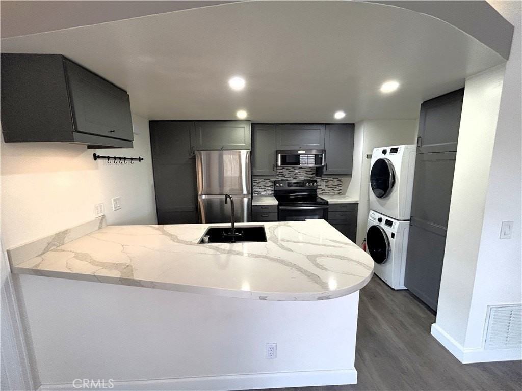 3719 Oak Creek Dr - Photo 2 of 22