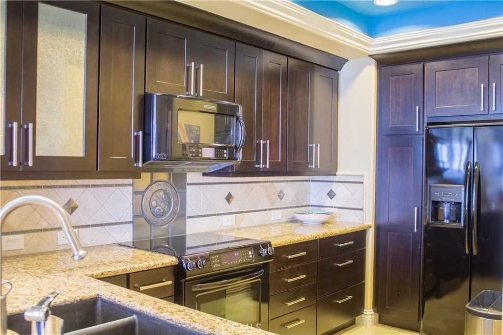 200 Paris Ln #109 - Photo 4 of 11