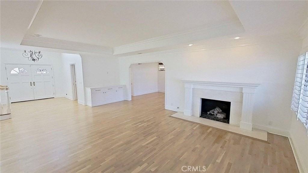 2921 Catalpa St - Photo 5 of 50