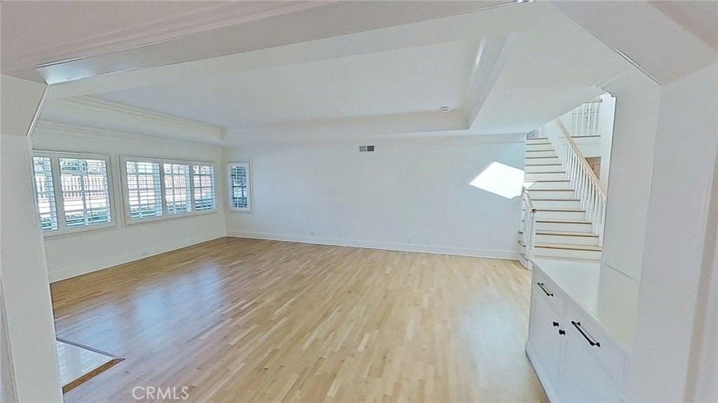 2921 Catalpa St - Photo 6 of 50