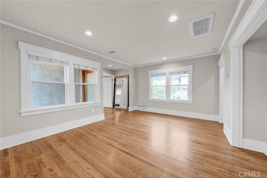 239 Coronado Ave - Photo 4 of 17