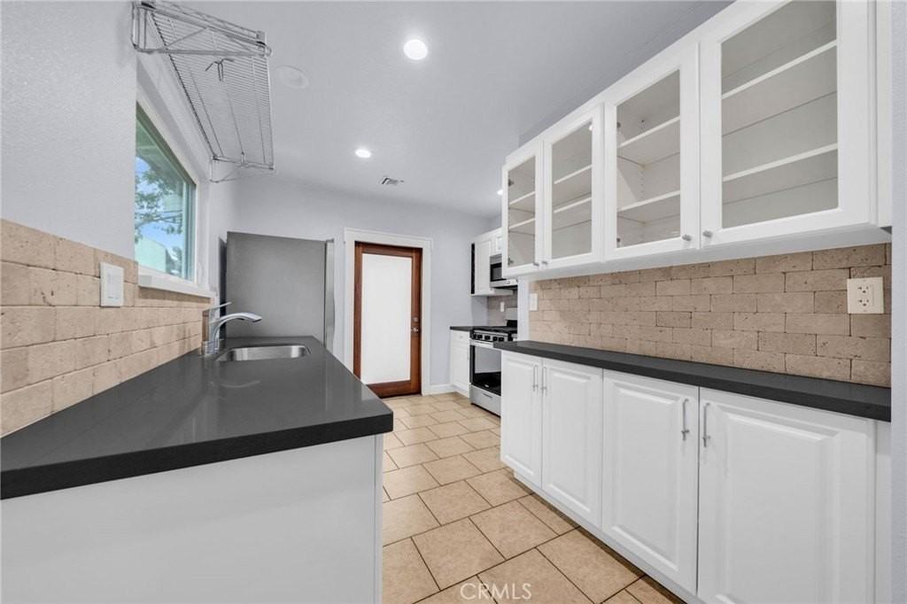 239 Coronado Ave - Photo 7 of 17