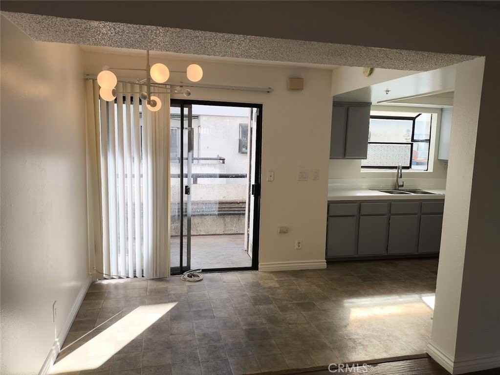 125 N 3rd St #D - Photo 3 of 16