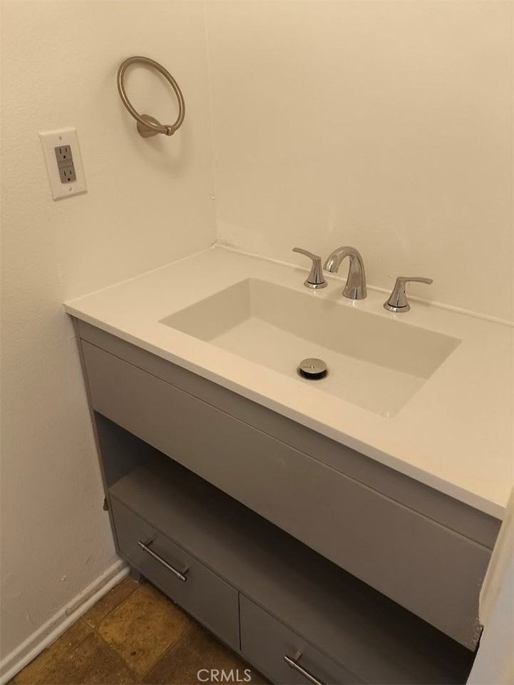 125 N 3rd St #D - Photo 7 of 16