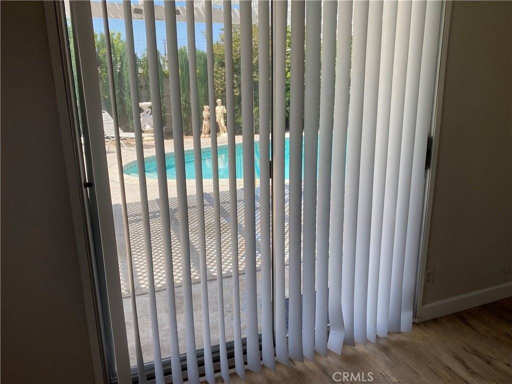 209 E Wilson Ave - Photo 5 of 39