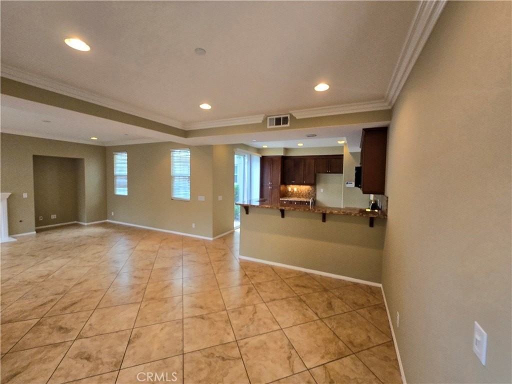 15247 Cambridge St - Photo 4 of 34