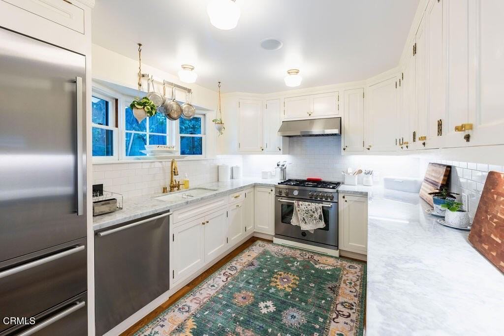 4053 Cromwell Ave - Photo 5 of 24