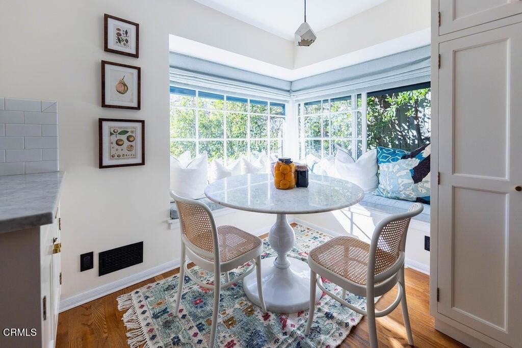 4053 Cromwell Ave - Photo 6 of 24