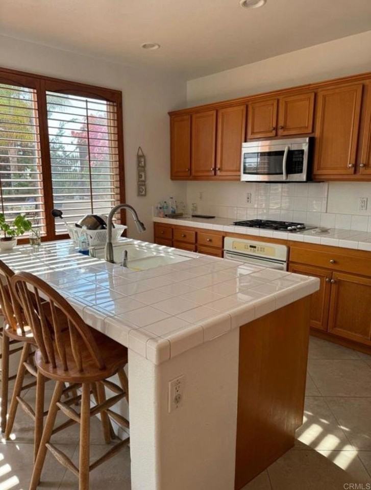 444 Avenida Antonio - Photo 6 of 9