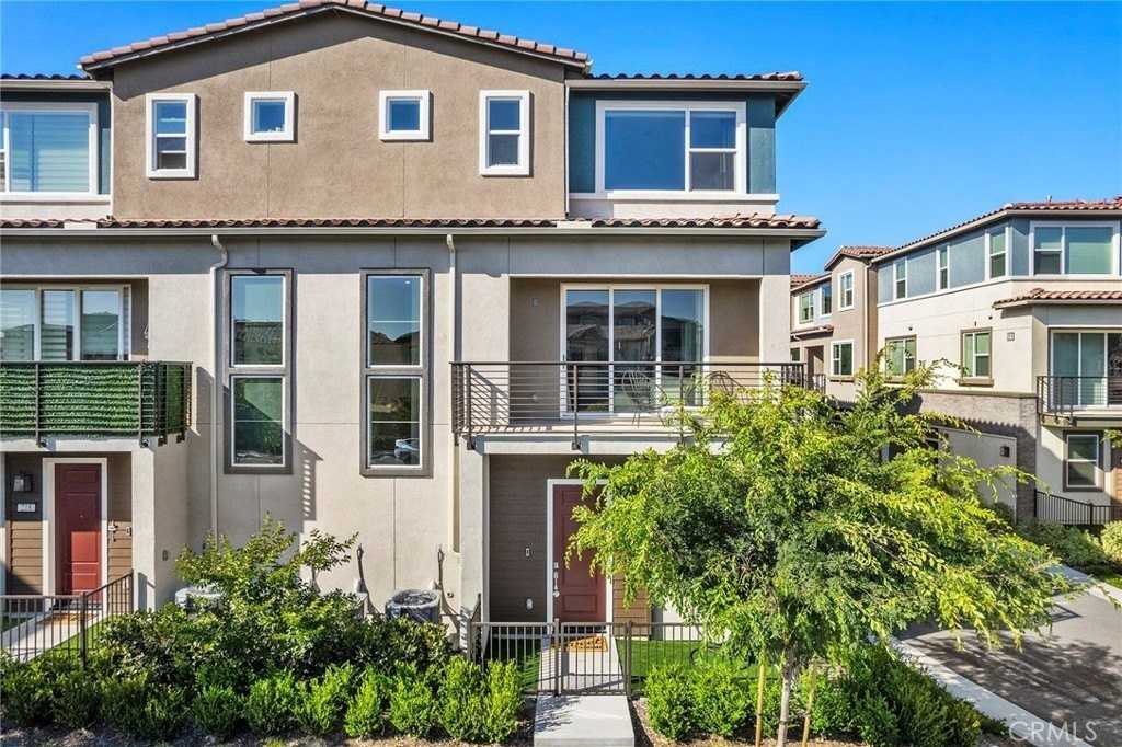 220 Siena - Photo 2 of 29