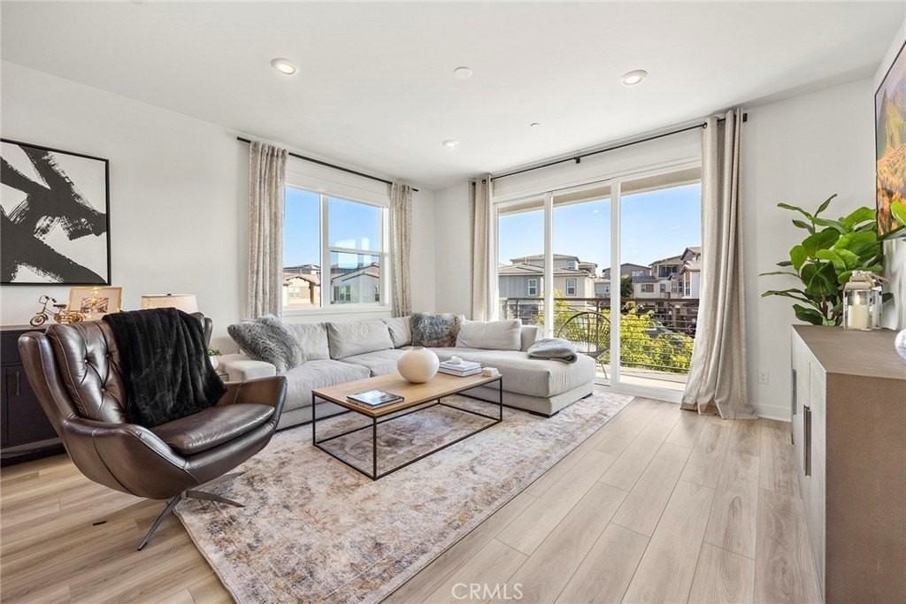 220 Siena - Photo 7 of 29