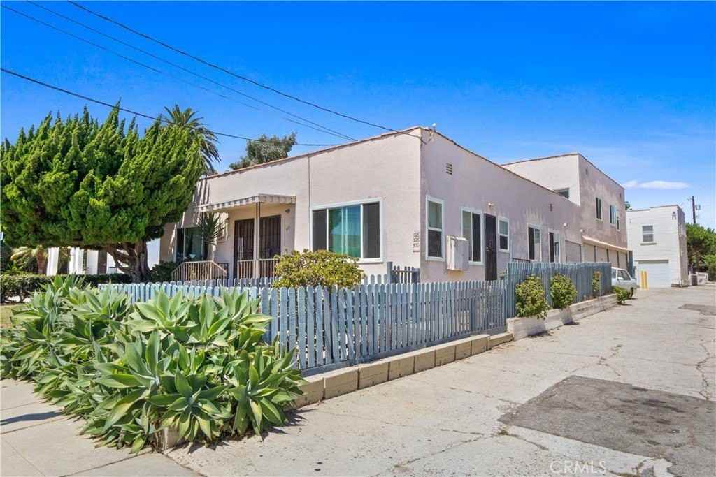 526 Shepard St - Photo 2 of 11