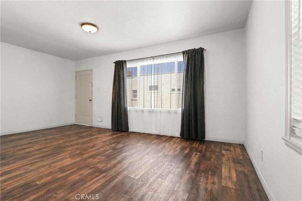 526 Shepard St - Photo 4 of 11