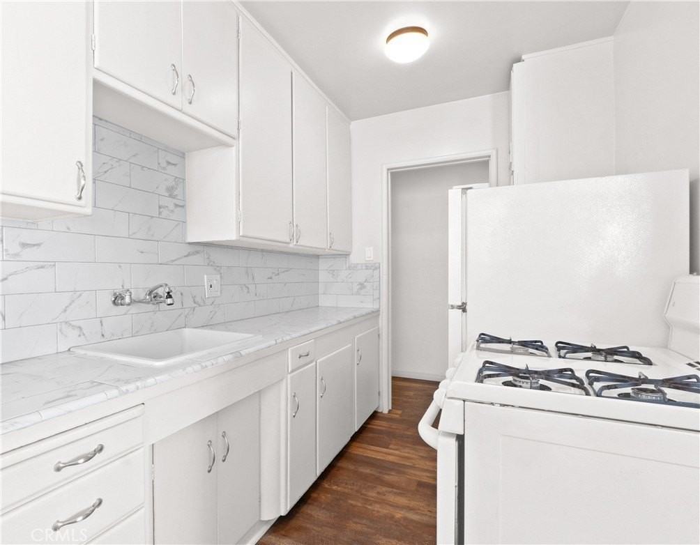 526 Shepard St - Photo 6 of 11