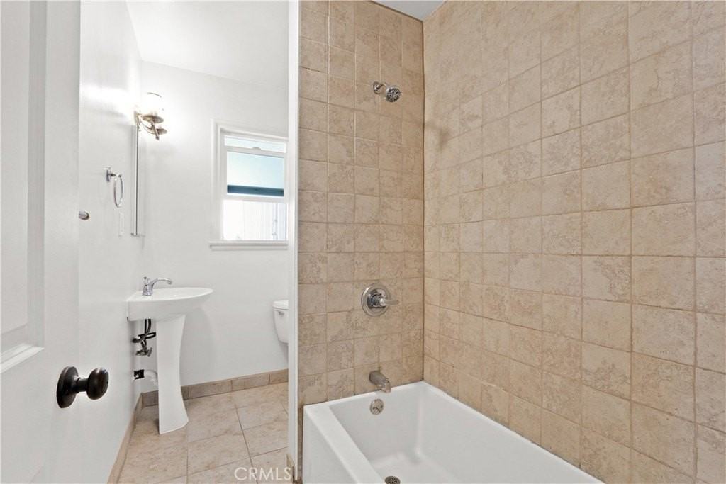 526 Shepard St - Photo 7 of 11