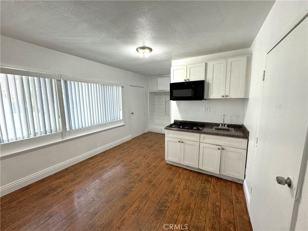 4387 W 134th St #G - Photo 5 of 9