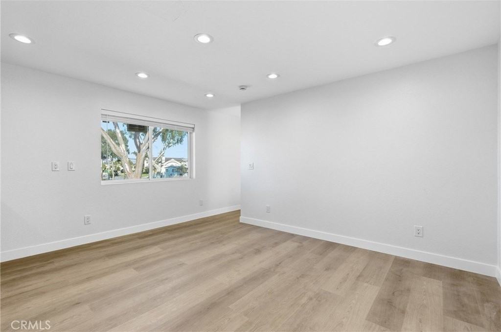 1206 Kornblum Ave - Photo 2 of 18