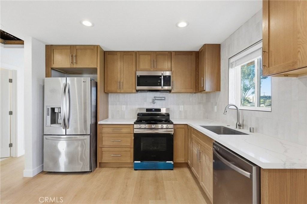 1206 Kornblum Ave - Photo 4 of 18