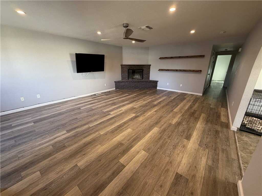 115 Rosemary Dr - Photo 4 of 21