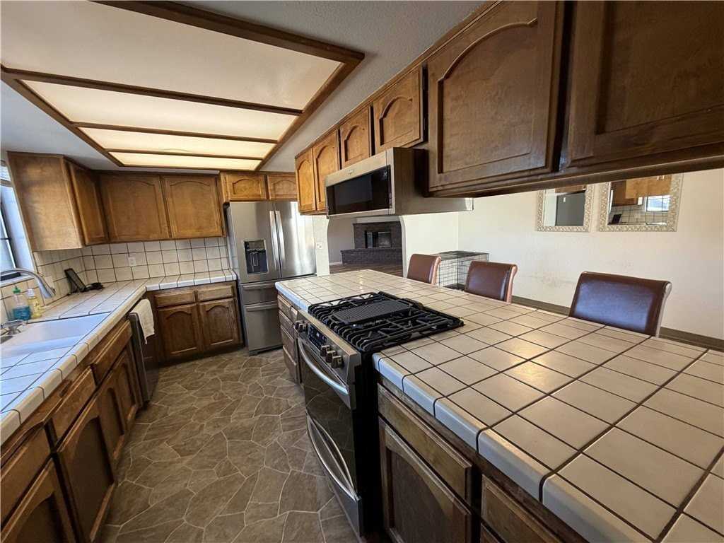 115 Rosemary Dr - Photo 5 of 21