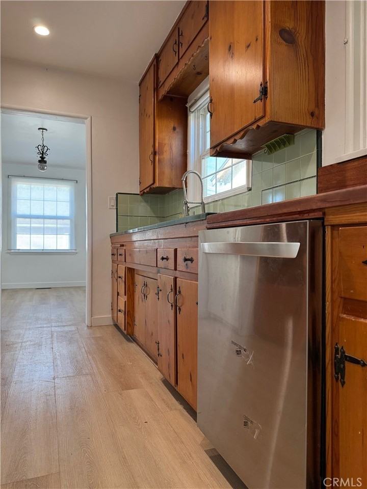 22051 Vanowen St - Photo 5 of 15