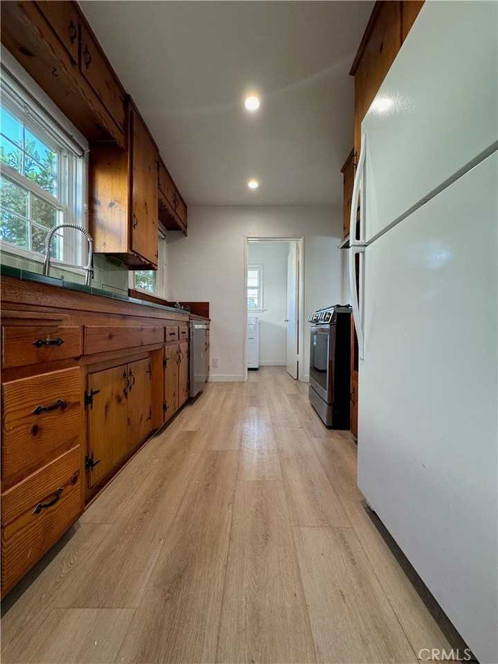 22051 Vanowen St - Photo 6 of 15