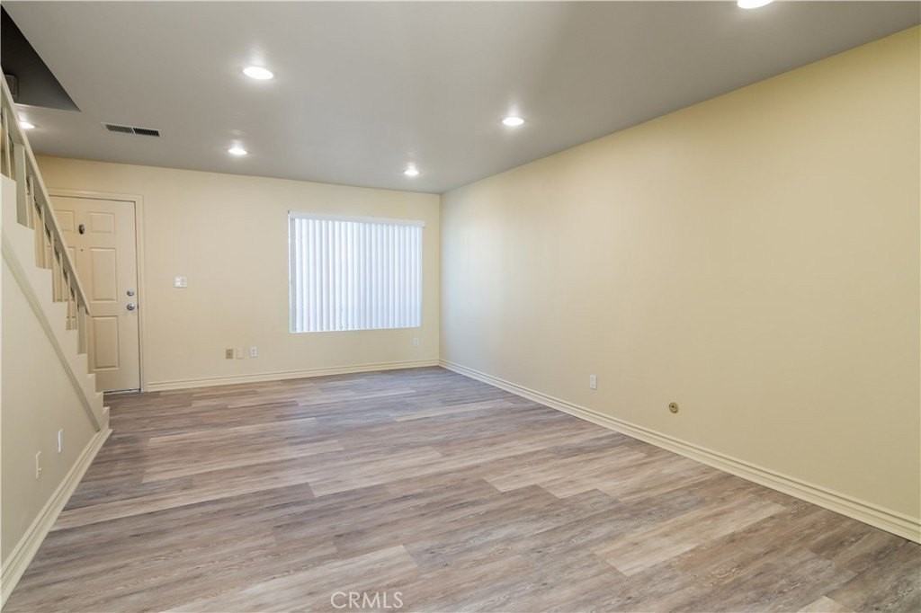 19216 Hamlin St #6 - Photo 3 of 20