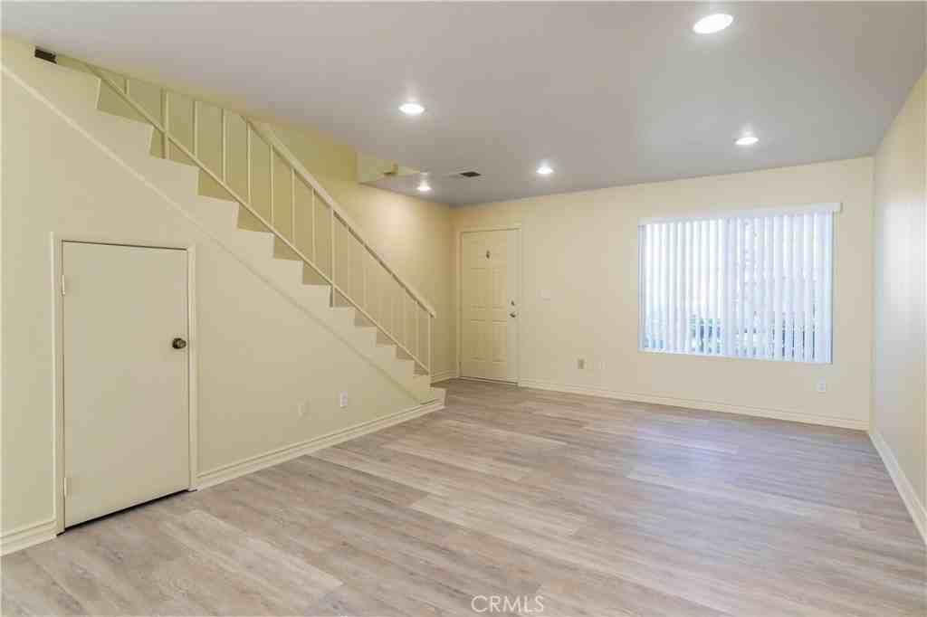 19216 Hamlin St #6 - Photo 4 of 20