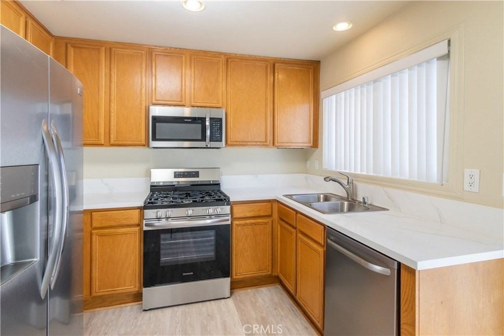 19216 Hamlin St #6 - Photo 6 of 20