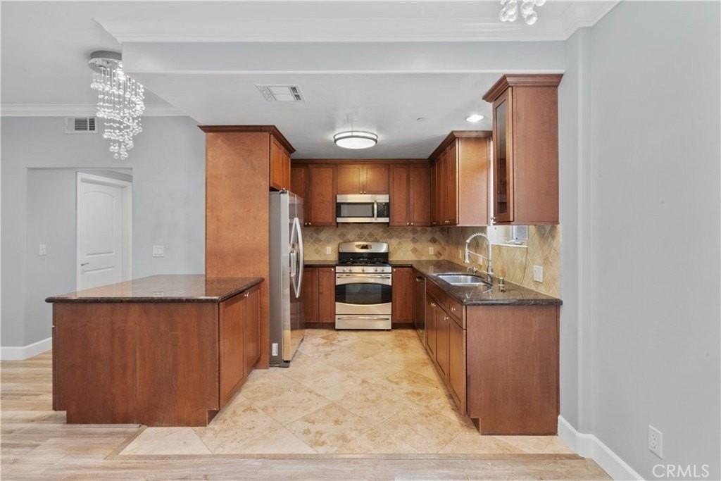 11280 La Maida St #303 - Photo 3 of 26