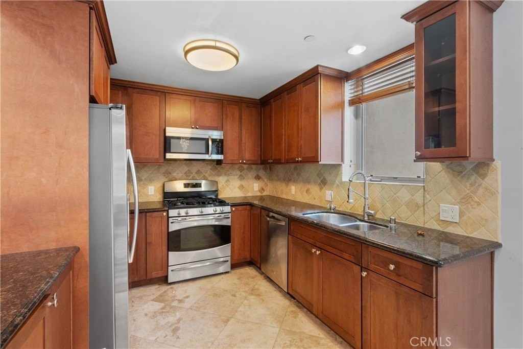 11280 La Maida St #303 - Photo 4 of 26