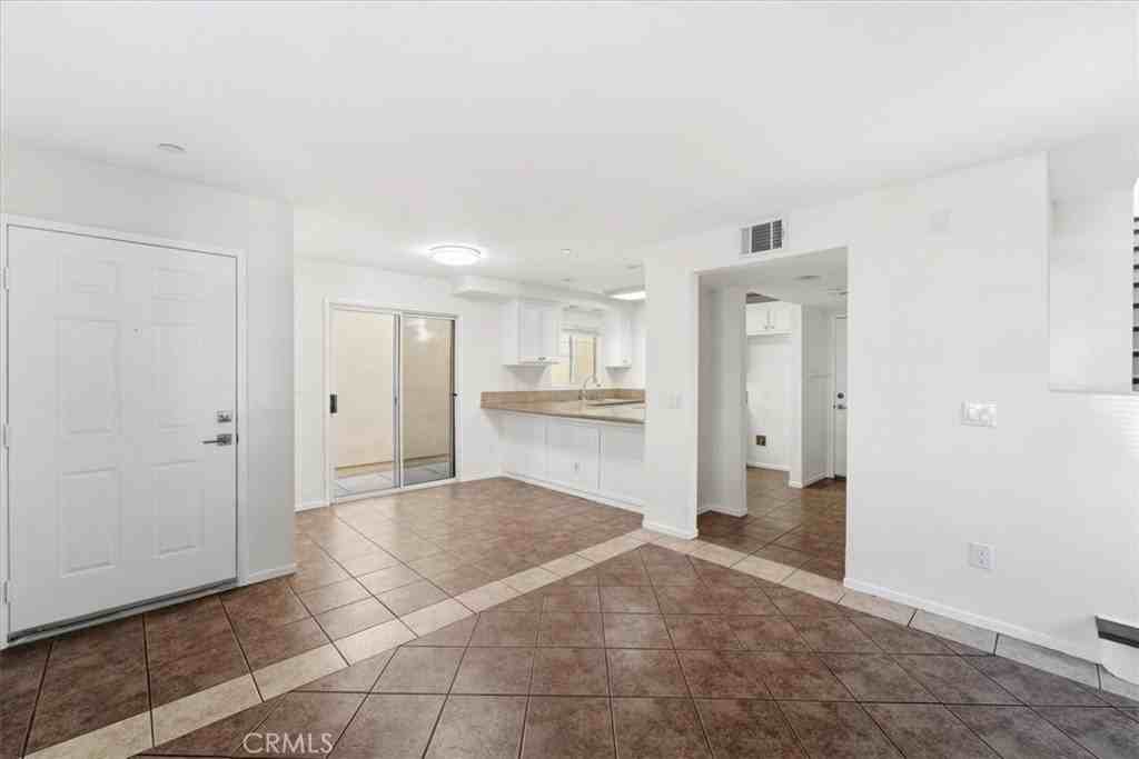 15150 Rayen St - Photo 7 of 33