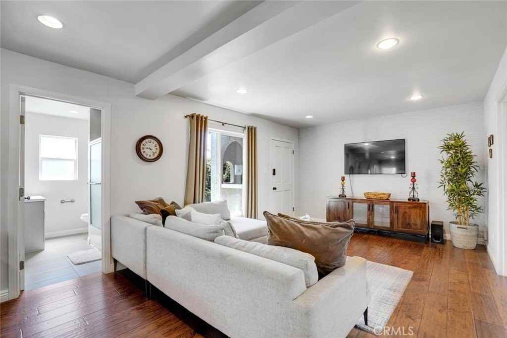 1301 S Hudson Ave - Photo 3 of 38