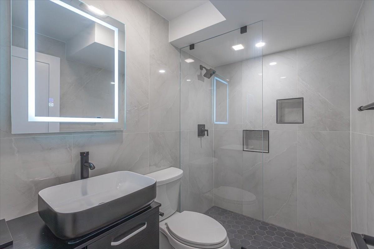 1732 W Beach Ave #G - Photo 7 of 8