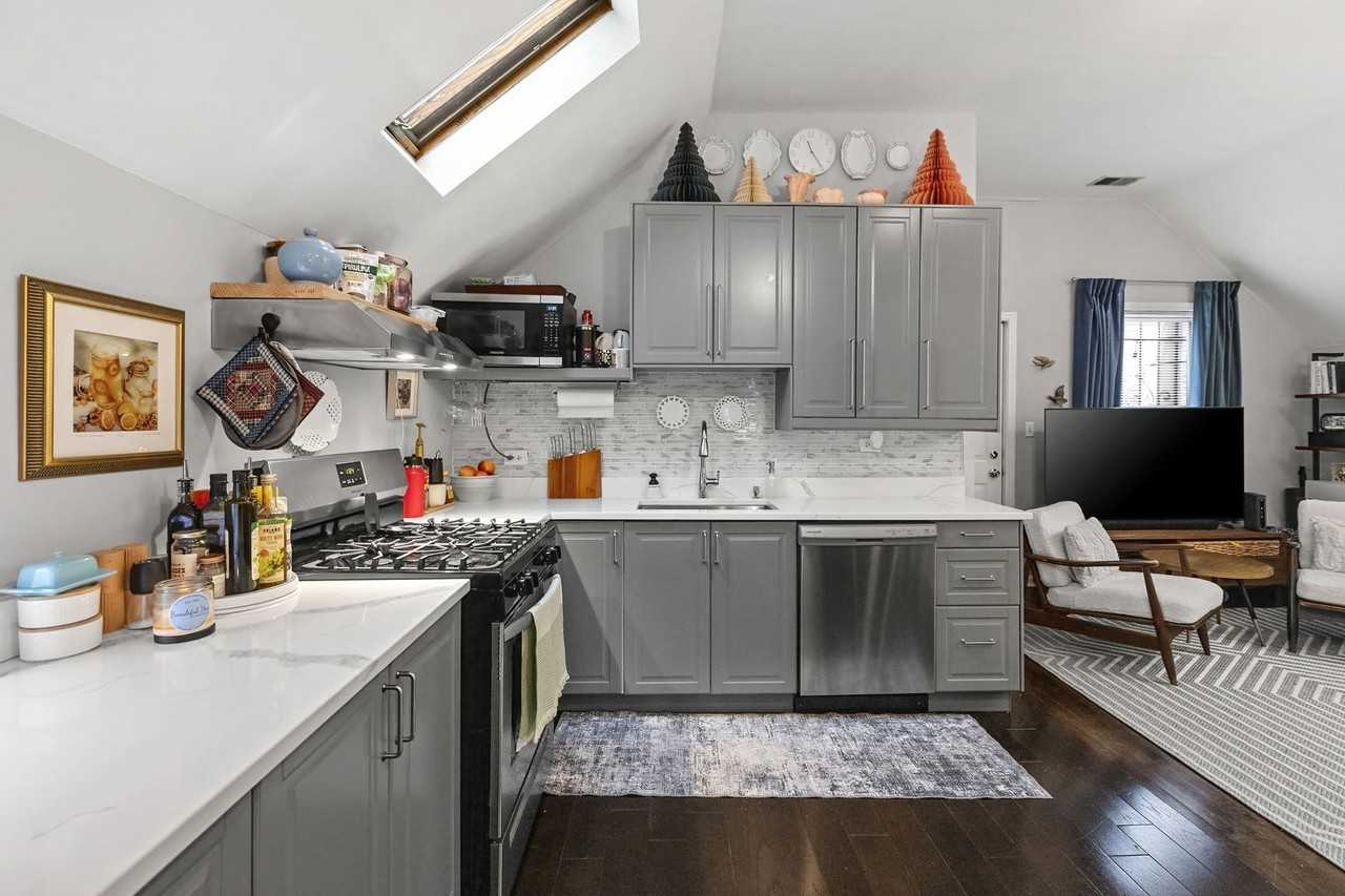 2518 N Campbell Ave #3 - Photo 4 of 8