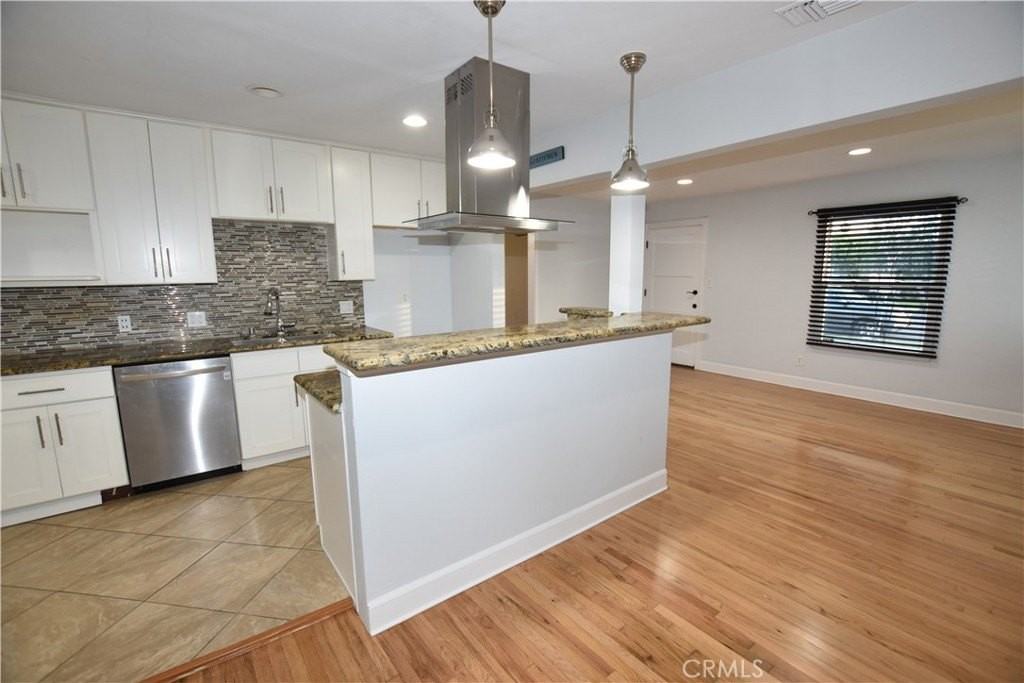 514 Dahlia Ave - Photo 3 of 35