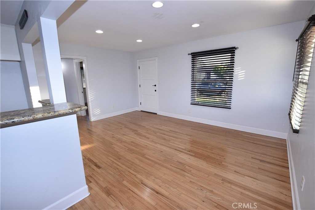 514 Dahlia Ave - Photo 4 of 35