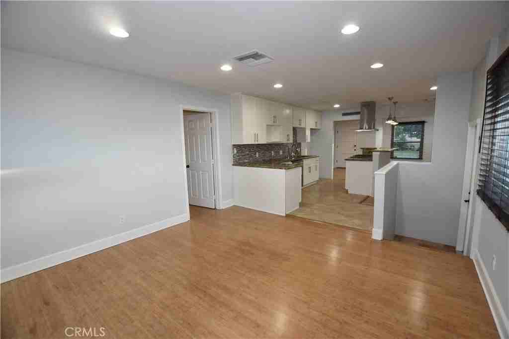 514 Dahlia Ave - Photo 5 of 35