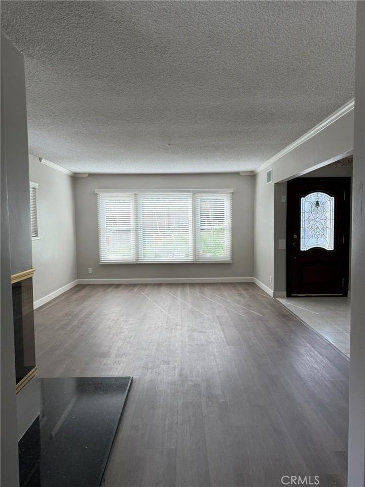 15815 Parkland Dr - Photo 2 of 16