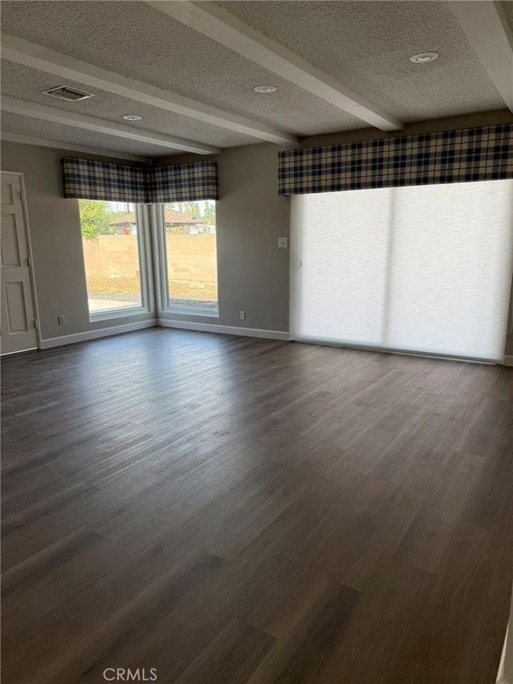 15815 Parkland Dr - Photo 3 of 16