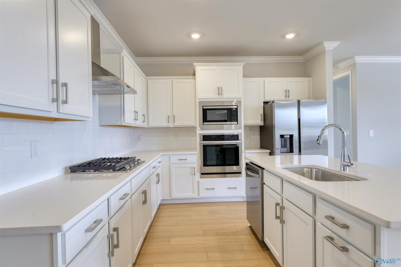 110 Clift Creek Dr - Photo 3 of 10