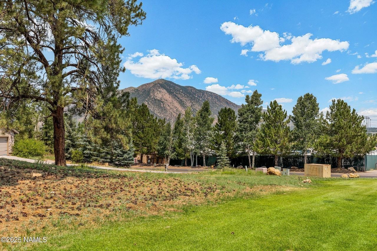 2665 N Valley View Rd Unit 10127 #10127 - Photo 4 of 37