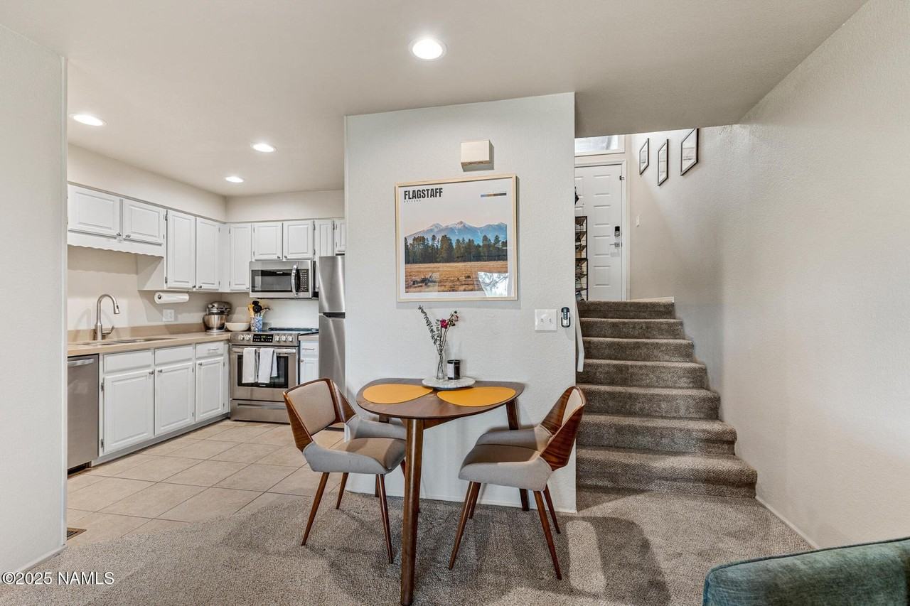 2665 N Valley View Rd Unit 10127 #10127 - Photo 5 of 37