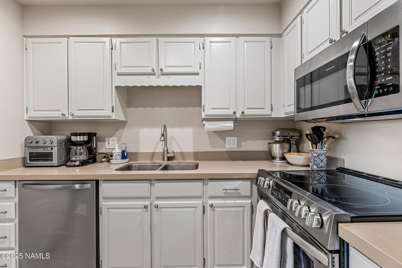 2665 N Valley View Rd Unit 10127 #10127 - Photo 6 of 37