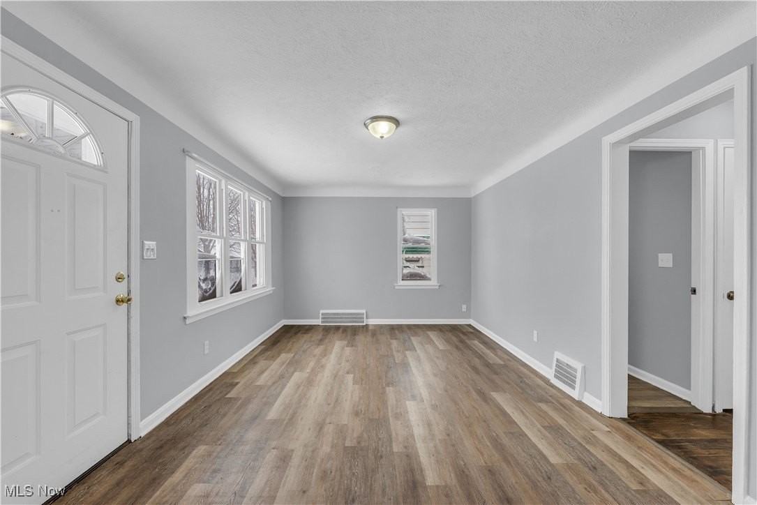 15304 Benhoff Dr - Photo 4 of 26