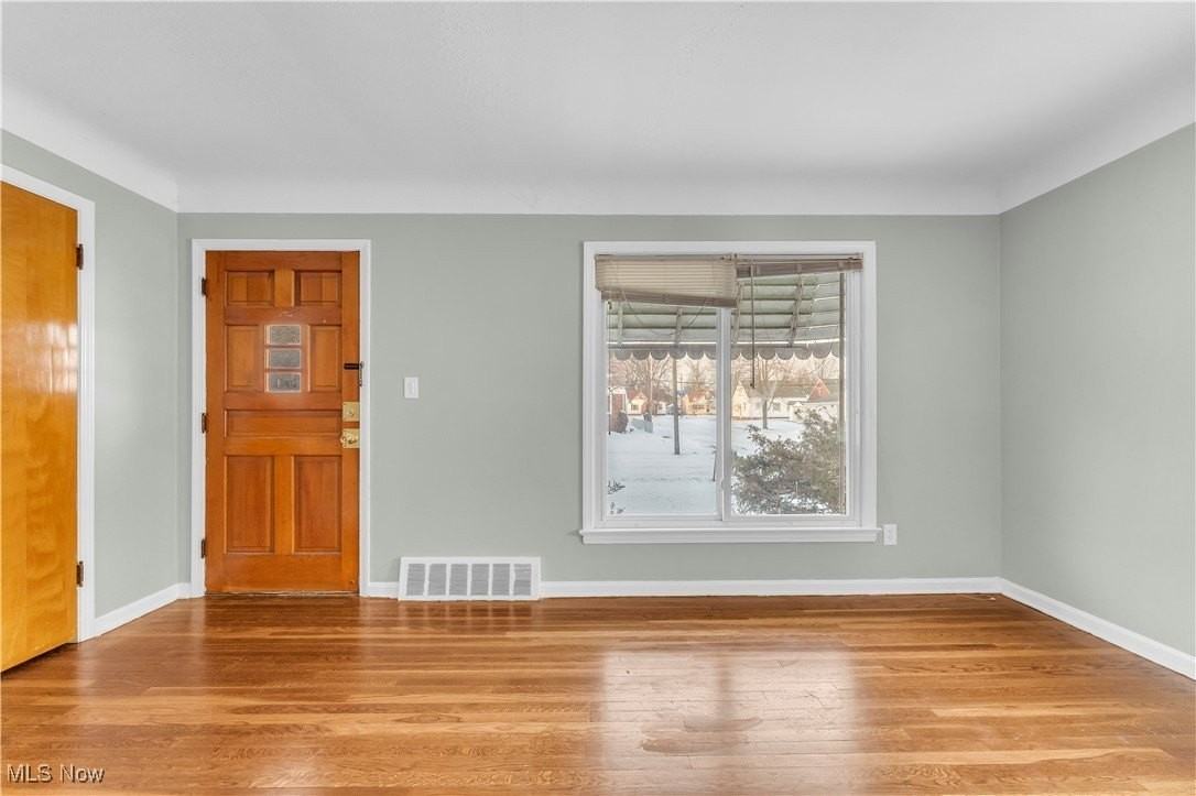 20990 Morris Ave - Photo 3 of 24