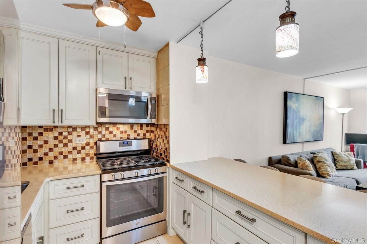 340 E 93rd St #8H - Photo 4 of 41