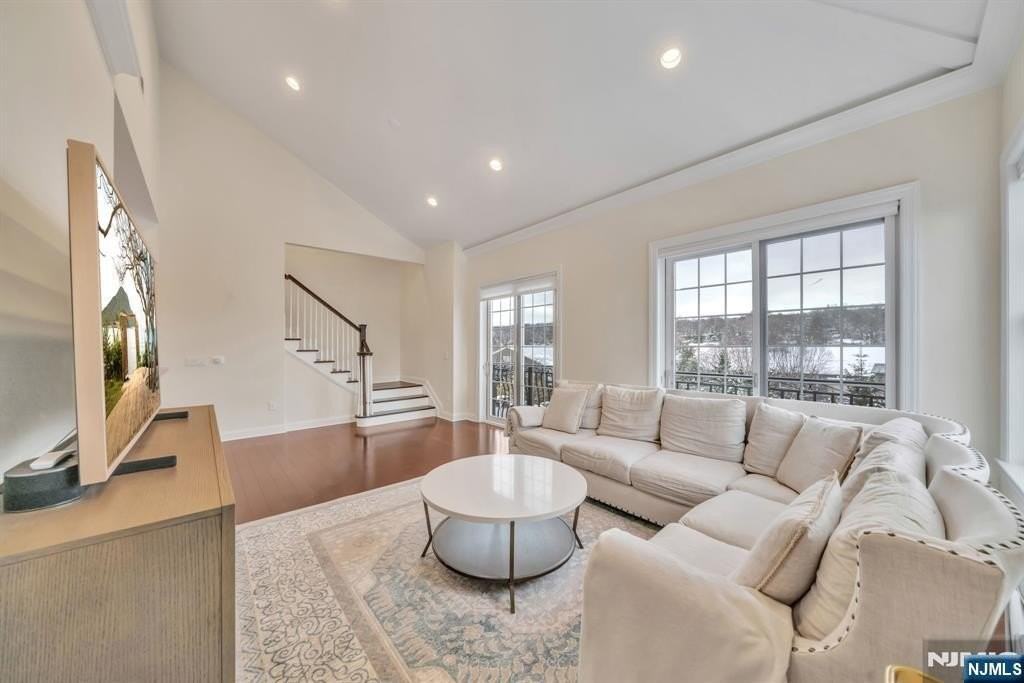 3312 The Plz - Photo 4 of 24