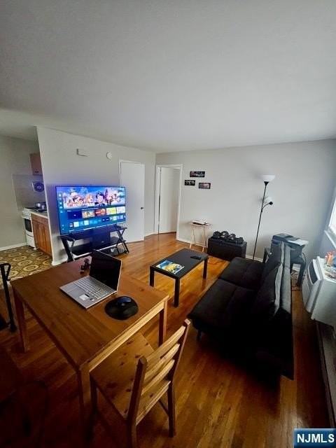 320 Elm Ave - Photo 7 of 9