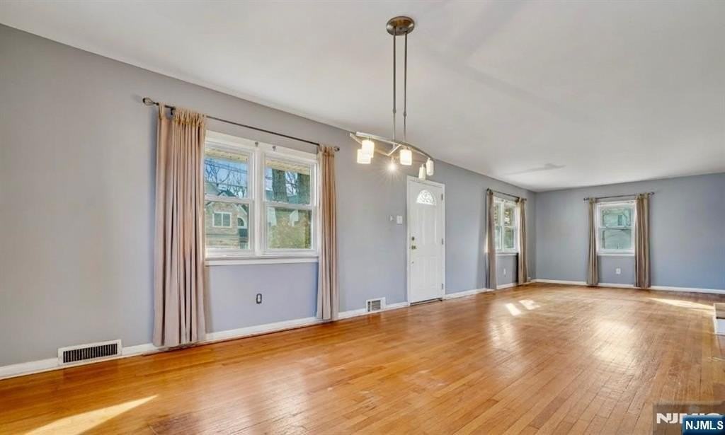 183 Dow Ave - Photo 3 of 12